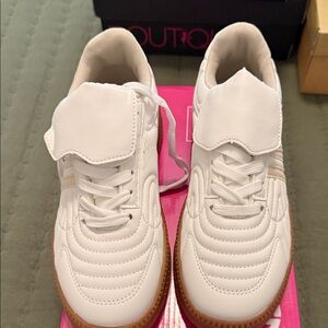 GND Chic White Sneakers with Tan Soles